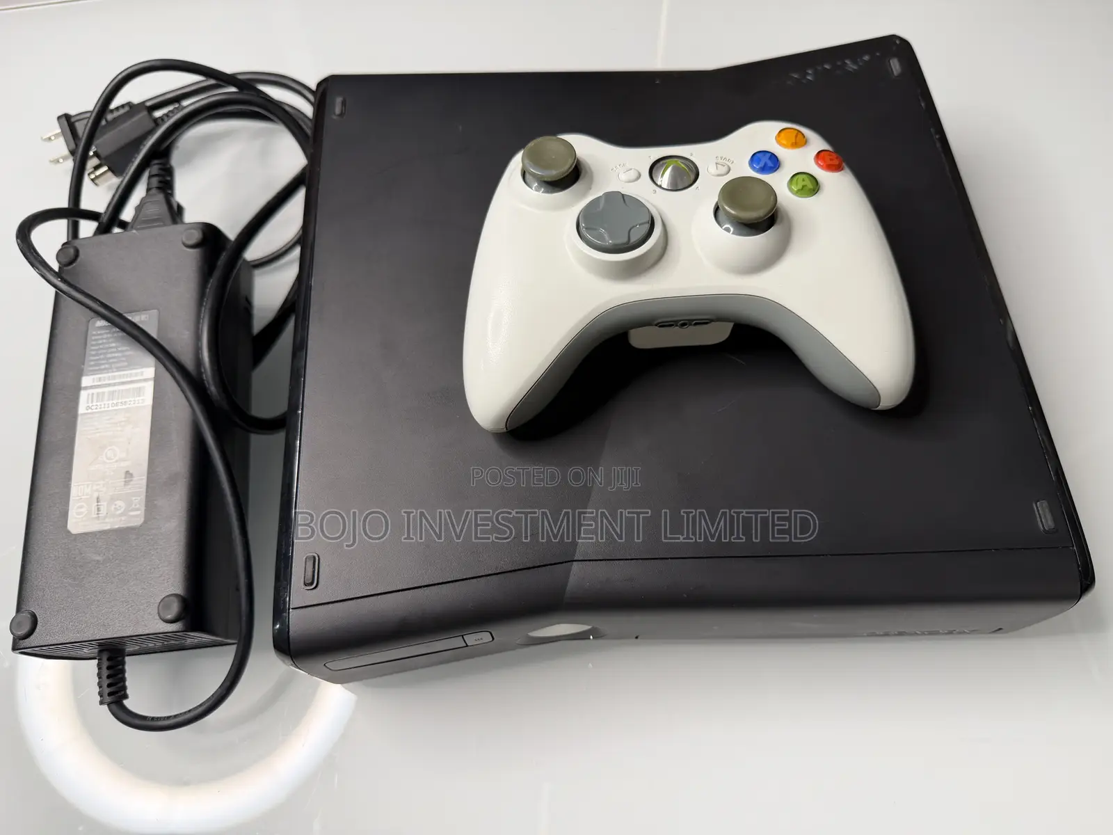 Microsoft XBox 360 Console System Bundle and Controller