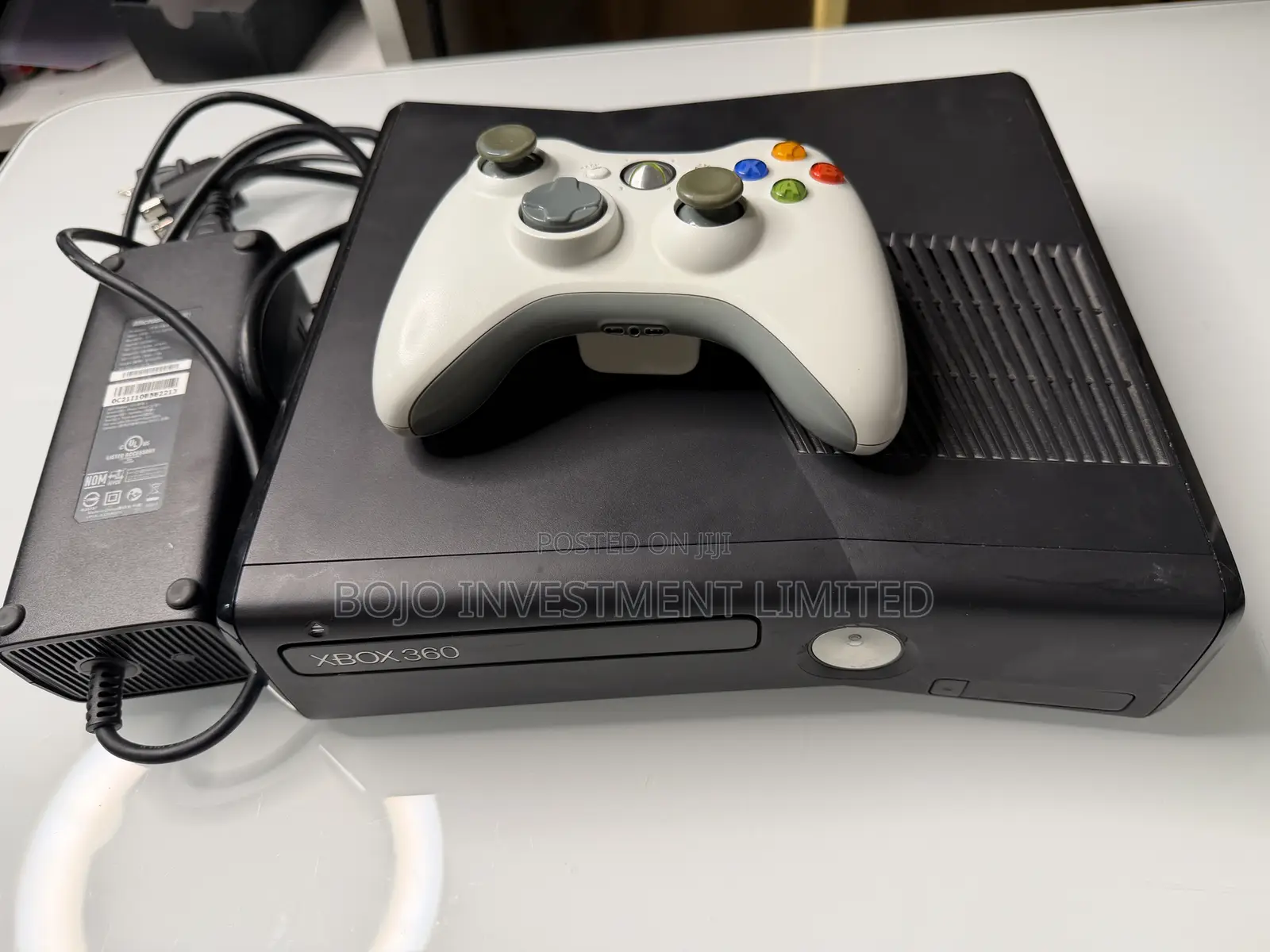Microsoft XBox 360 Console System Bundle and Controller