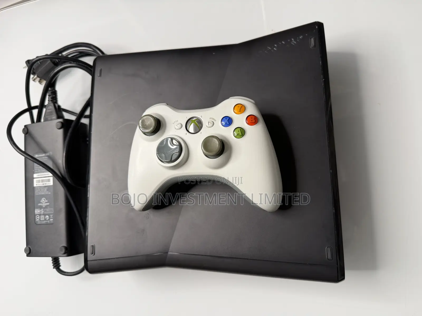 Microsoft XBox 360 Console System Bundle and Controller