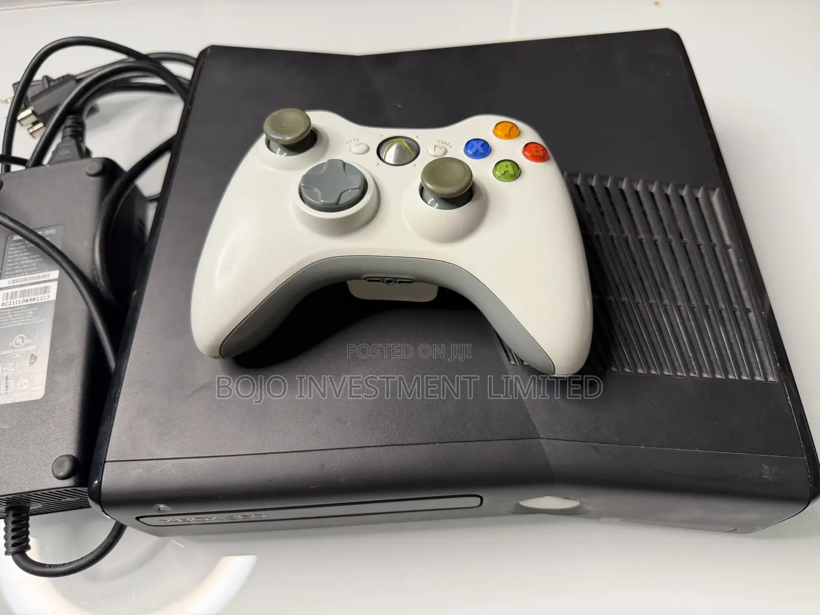 Microsoft XBox 360 Console System Bundle and Controller