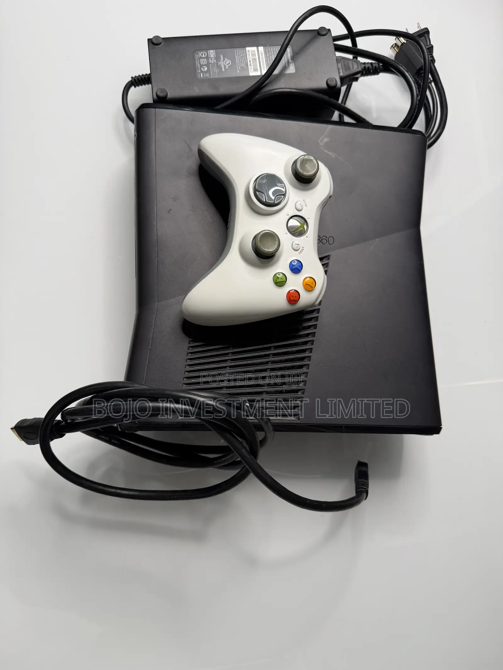 Microsoft XBox 360 Console System Bundle and Controller