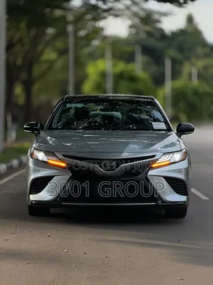 Toyota Camry 2018 Silver
