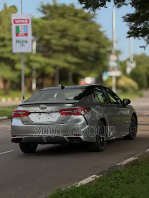 Toyota Camry 2018 Silver
