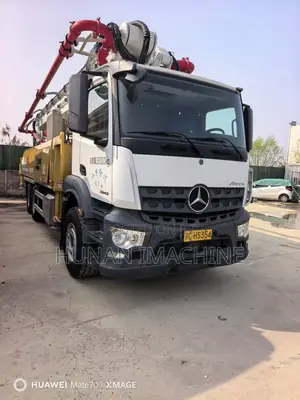 Foreign Used Zoomlion 52m Concrete Pump Truck 2021