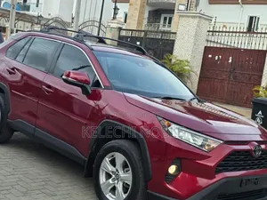 Toyota RAV4 XLE AWD 2020 Red