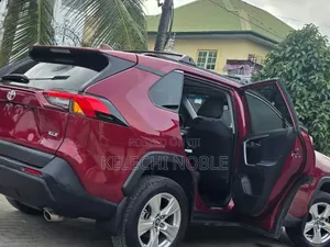 Toyota RAV4 XLE AWD 2020 Red