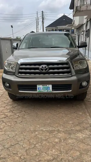 Toyota Sequoia Platinum 4dr SUV 4WD (5.7L 8cyl 6A) 2008 Gold