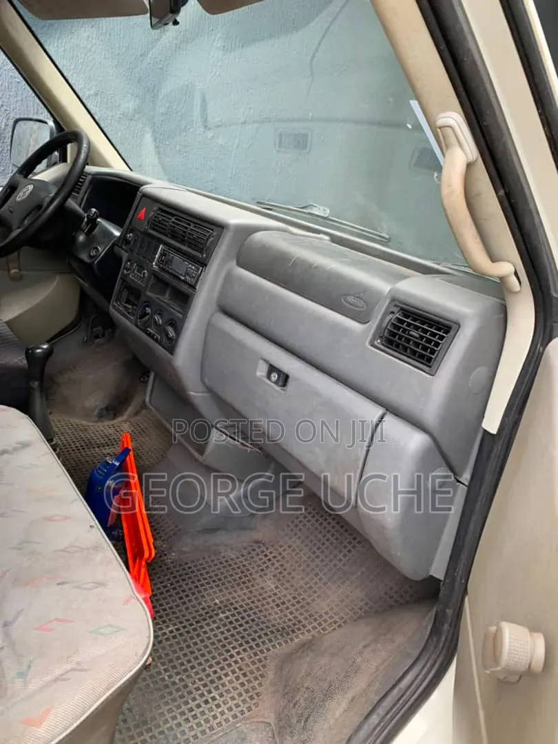 Volkswagen Transporter 2005 White