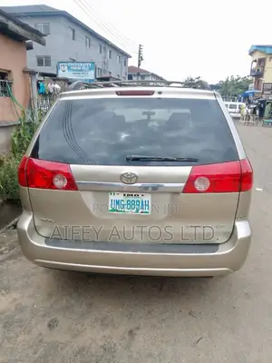 Toyota Sienna 2005