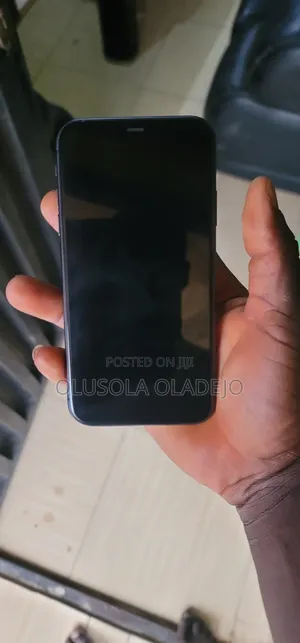 Apple iPhone 11 64 GB Black