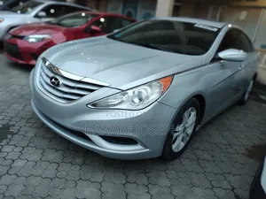 Hyundai Sonata Limited Sedan FWD (2.4L 4cyl 6A) 2011 Silver