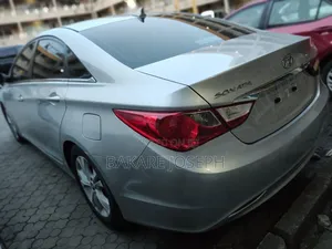 Hyundai Sonata Limited Sedan FWD (2.4L 4cyl 6A) 2011 Silver