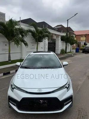 Toyota Corolla SE 2020 White