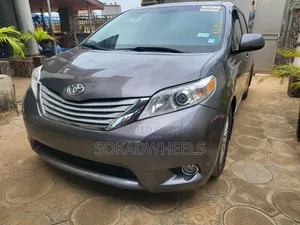 Toyota Sienna XLE 7-Passenger 4dr Minivan AWD (3.5L 6cyl 6A) 2015 Gray