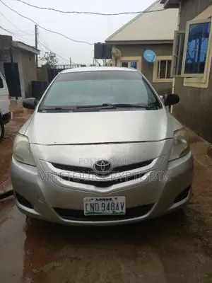 Toyota Yaris 2010 Silver