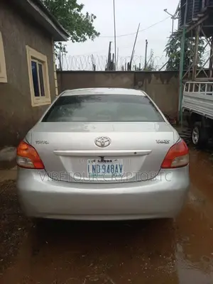 Toyota Yaris 2010 Silver