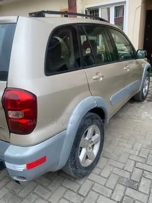 Toyota RAV4 2005 Gold