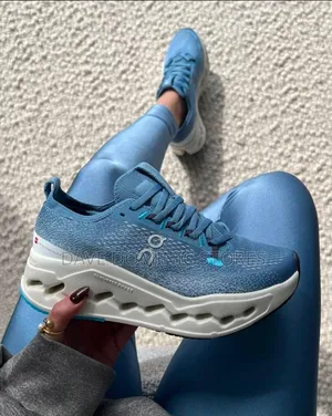 Original Oncloud Surfer Max Sneakers Available