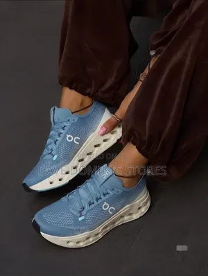 Original Oncloud Surfer Max Sneakers Available