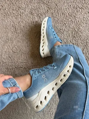 Original Oncloud Surfer Max Sneakers Available