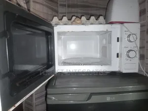 Hisense Microwave Oven 20L – Fully Functional, Fairly Used