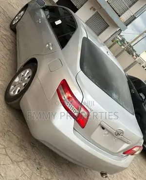 Toyota Camry LE 4dr Sedan (2.5L 4cyl 6A) 2011 Silver