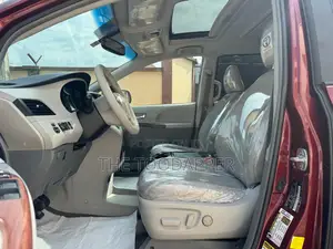 Toyota Sienna 2014 Red