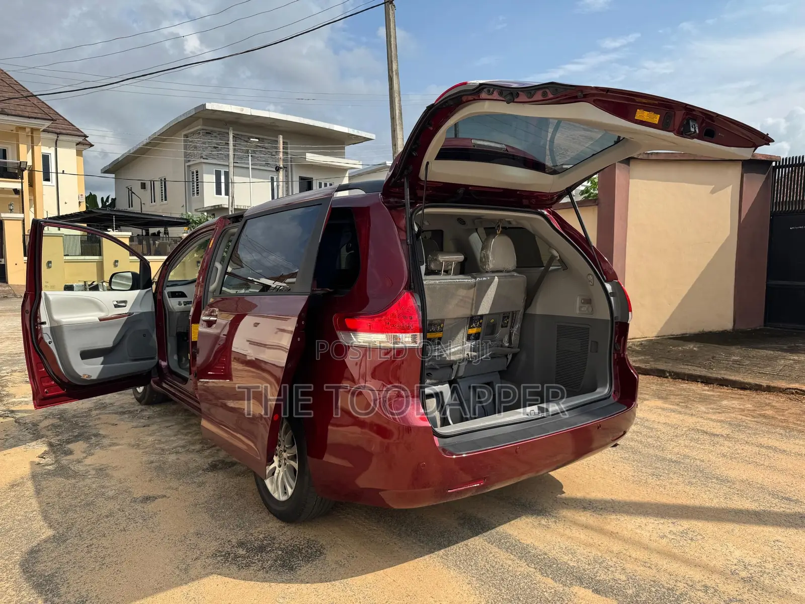 Toyota Sienna 2014 Red