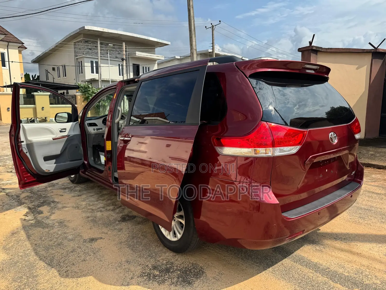Toyota Sienna 2014 Red