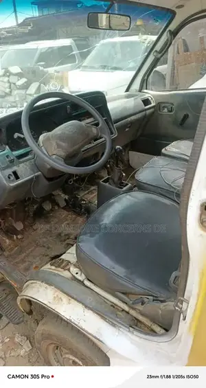 Toyota HiAce 2015 Yellow