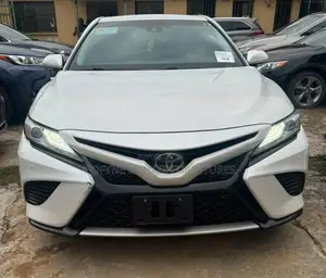 Toyota Camry 2018 White