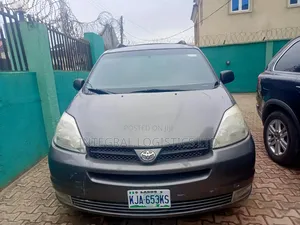 Toyota Sienna 2004 Gray