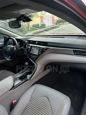 Toyota Camry SE FWD (2.5L 4cyl 8AM) 2018 Red