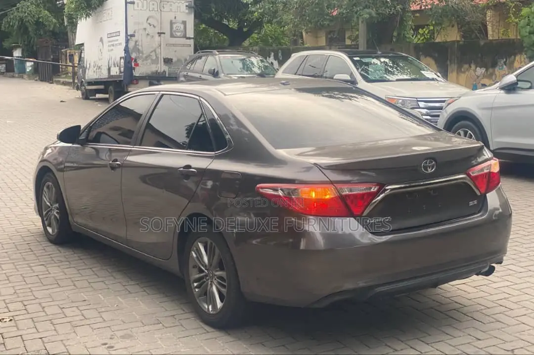 Toyota Camry 2016 Gray