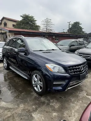 Mercedes-Benz M Class ML350 4dr SUV (3.5L 6cyl 7A) 2014 Blue