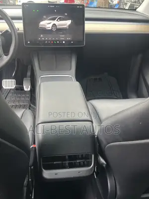Tesla Model Y 2023 White