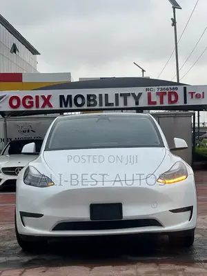 Tesla Model Y 2023 White