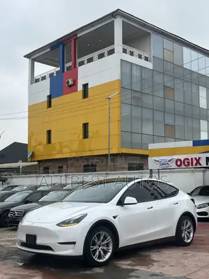 Tesla Model Y 2023 White
