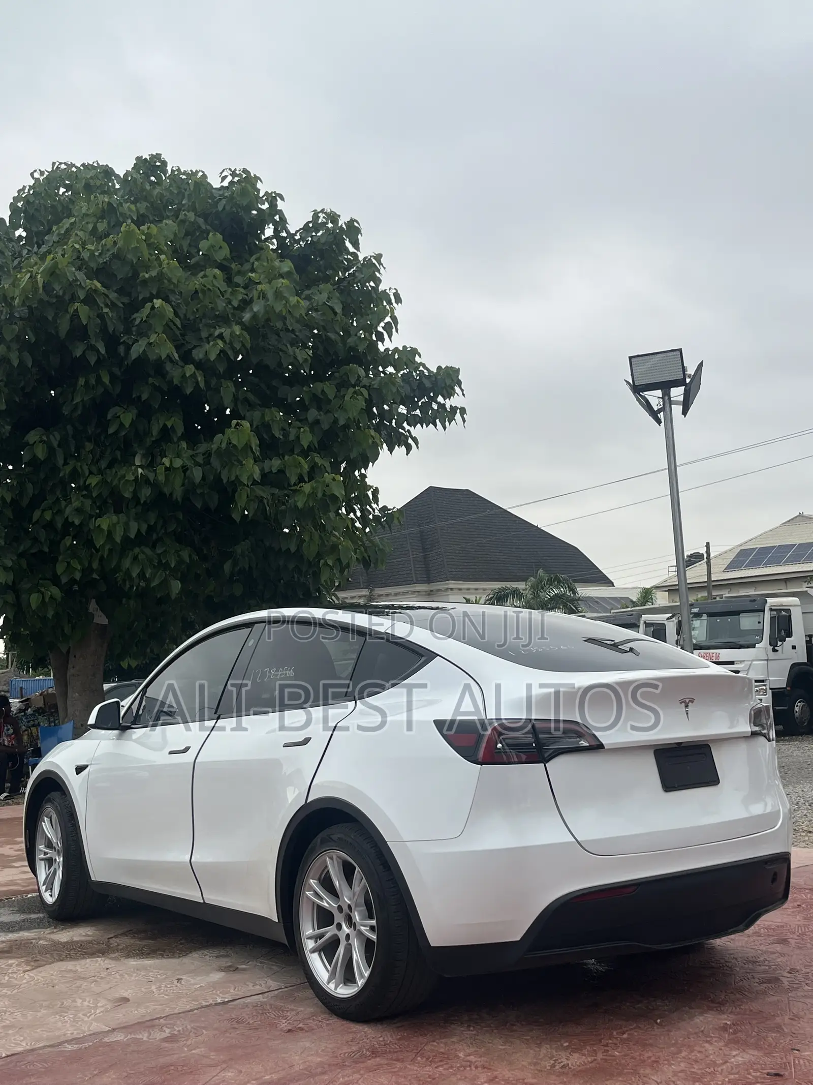 Tesla Model Y 2023 White