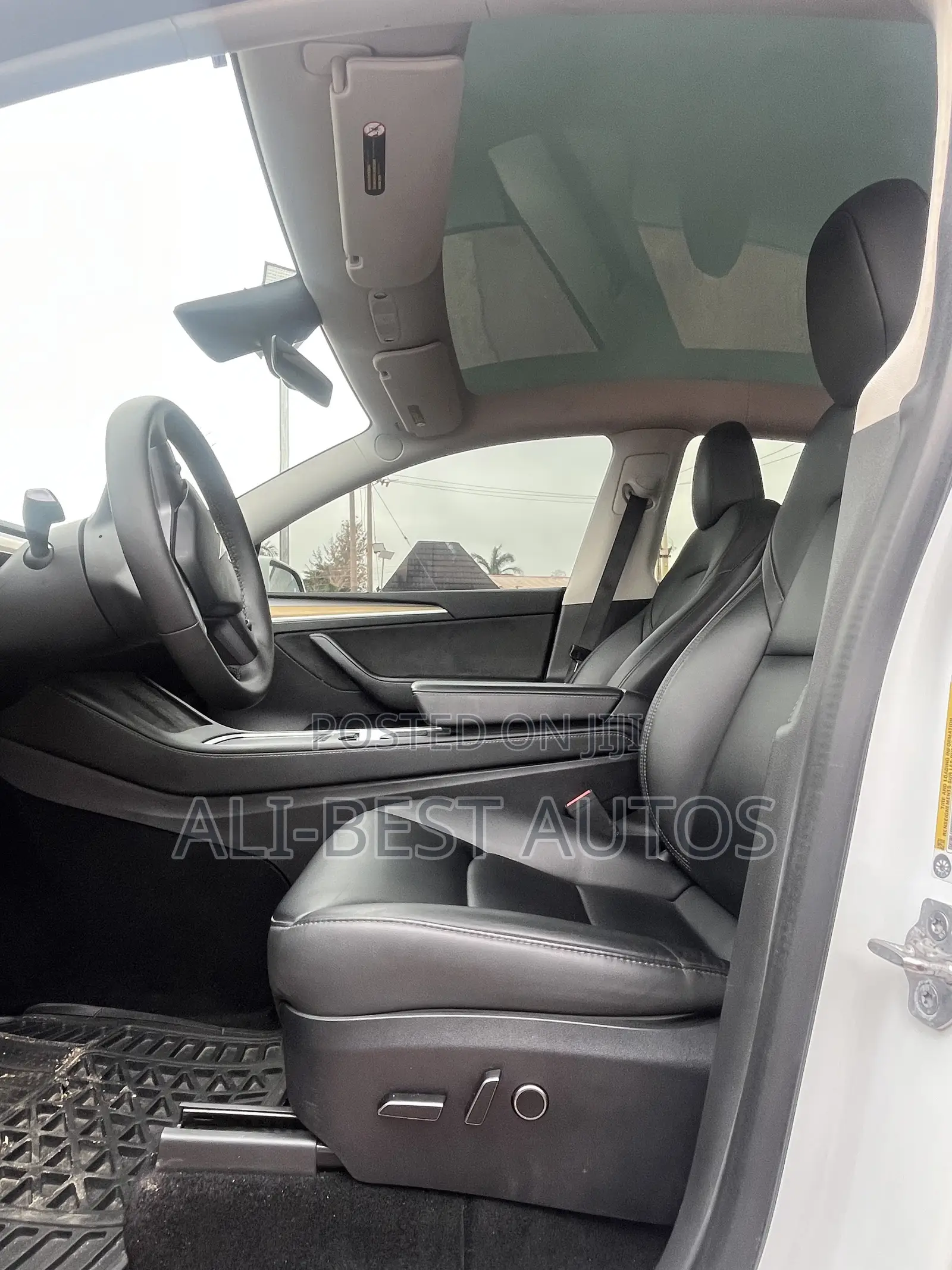 Tesla Model Y 2023 White