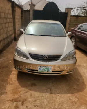 Toyota Camry 2004 Gold