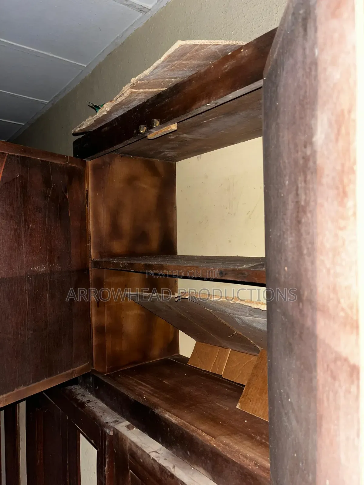 Spacious Wardrobes & Cupboard Multipurpose