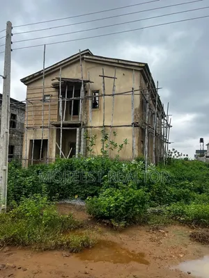 5bdrm Duplex in Shalom Estate, Lugbe District for sale