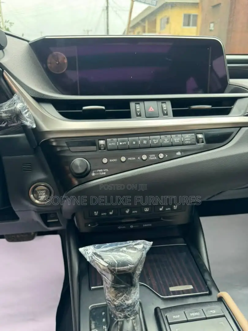 Lexus ES 2019 Silver