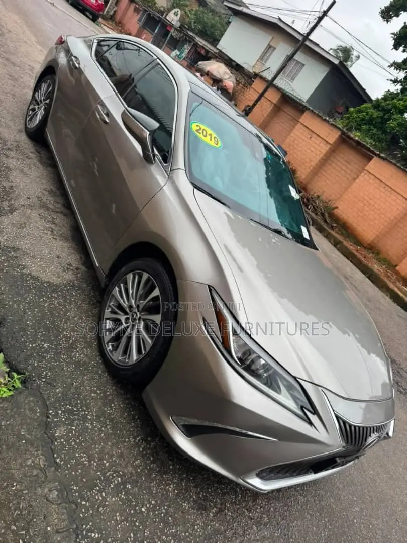Lexus ES 2019 Silver