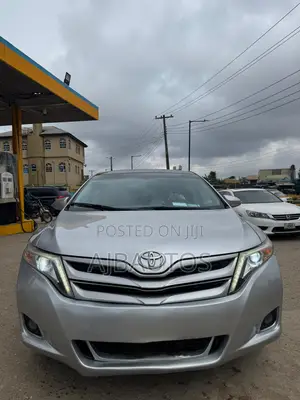 Toyota Venza XLE 4dr Wagon AWD (2.7L 4cyl 6A) 2014 Silver