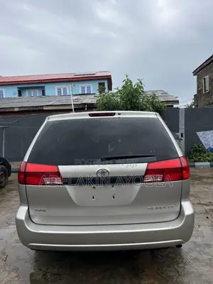 Toyota Sienna CE FWD (3.3L V6 5A) 2004 Silver