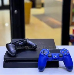 PS4 Slim 2 Pads Plus Games Installed