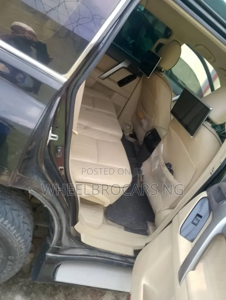 Toyota Land Cruiser Prado 2016 Black