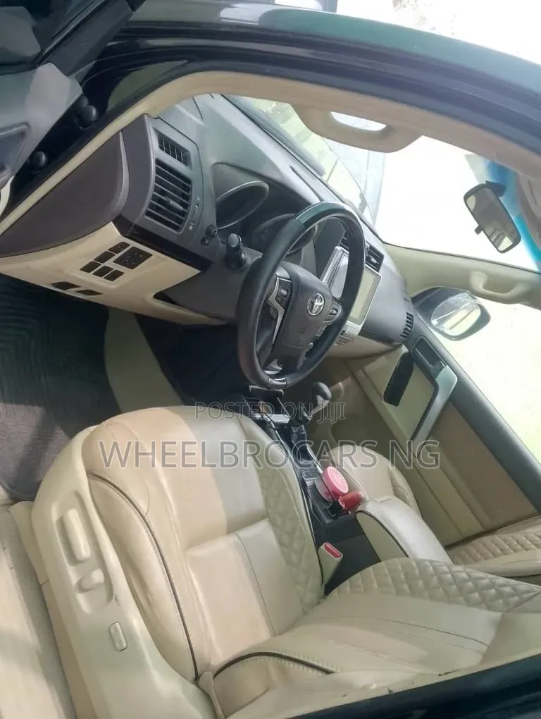 Toyota Land Cruiser Prado 2016 Black